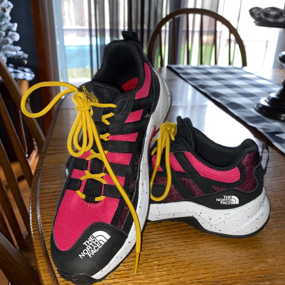 North Face perfect shoes!! Gorgeous color/ style!!